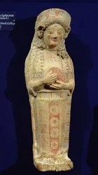 Soška hudebníka (polychromovaný kámen)